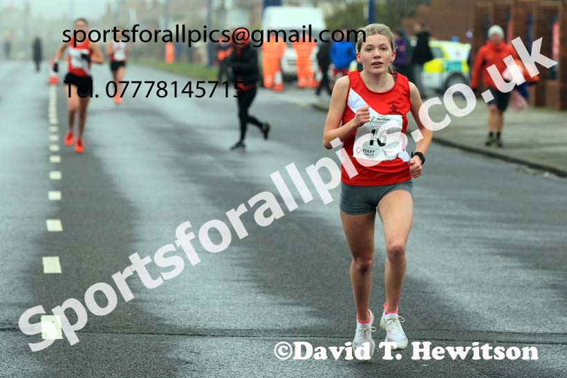 Womens under-17s 5k, 2023 Northern Mens 12 stage and Womens 6 Stage Relays and Young Athletes, Redcar. Photo: David T. Hewitson/Sports for All Pics